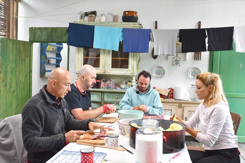 Családias volt a hangulat a pirosaknál a Farmon (Fotó: TV2)