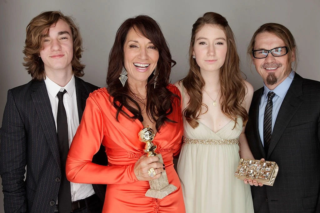 Katey Sagal fiával, Jamesszel, lányával Sarah Grace-szel és férjével, Kurt Sutterrel