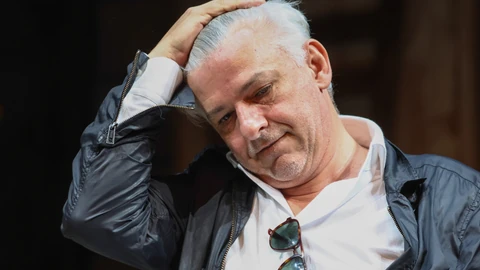 Őt is elsodorja a színházbotrány?