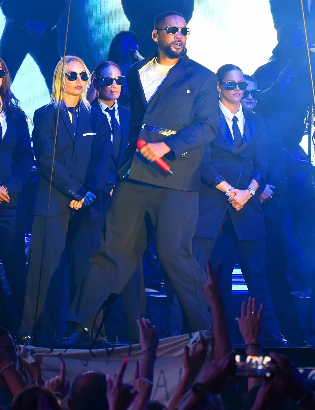 <span class="a-text">Will Smith koncert, Gina és Flóra gida a kép két szélén (Fotó: Olajos Piroska/fotocentral.hu)</span>