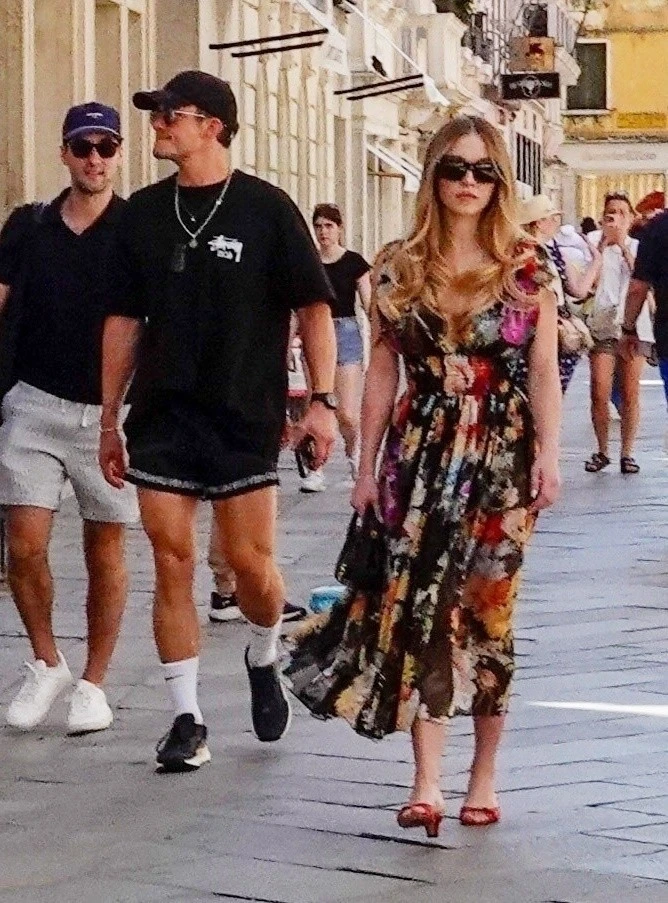 Sydney Sweeney-vel együtt andalogtak Velencében (Fotó: Profimedia)