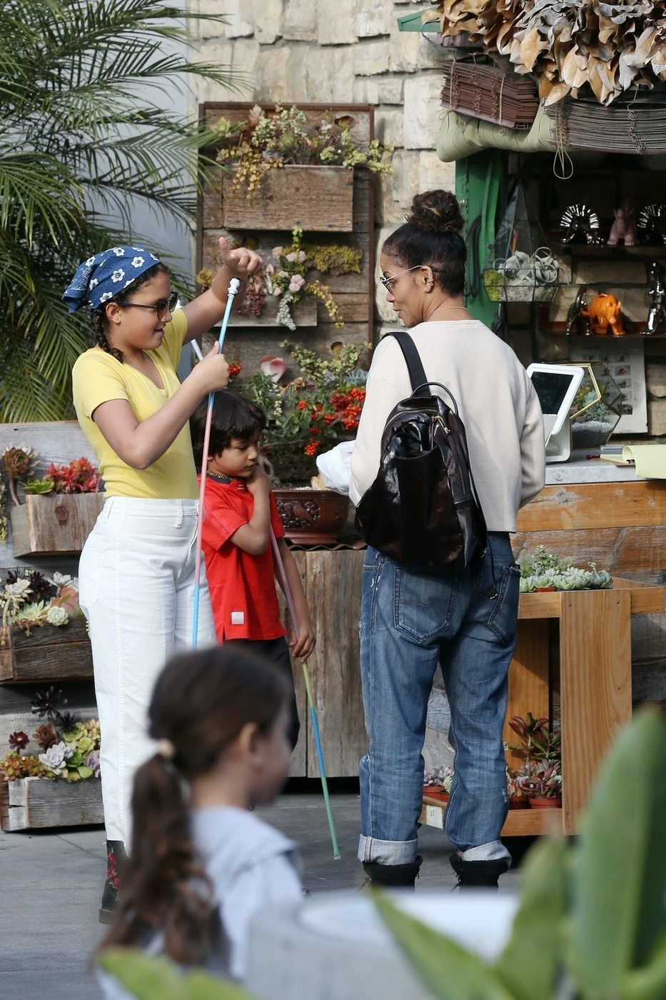 A 16 éves lánya, Nahla lassan már olyan magas, mint ő (Fotó: Profimedia)