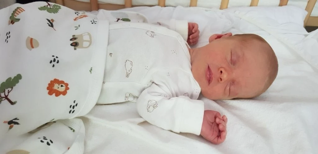 Fehér Balázs kisfia, Bendegúz: itt épp alszik