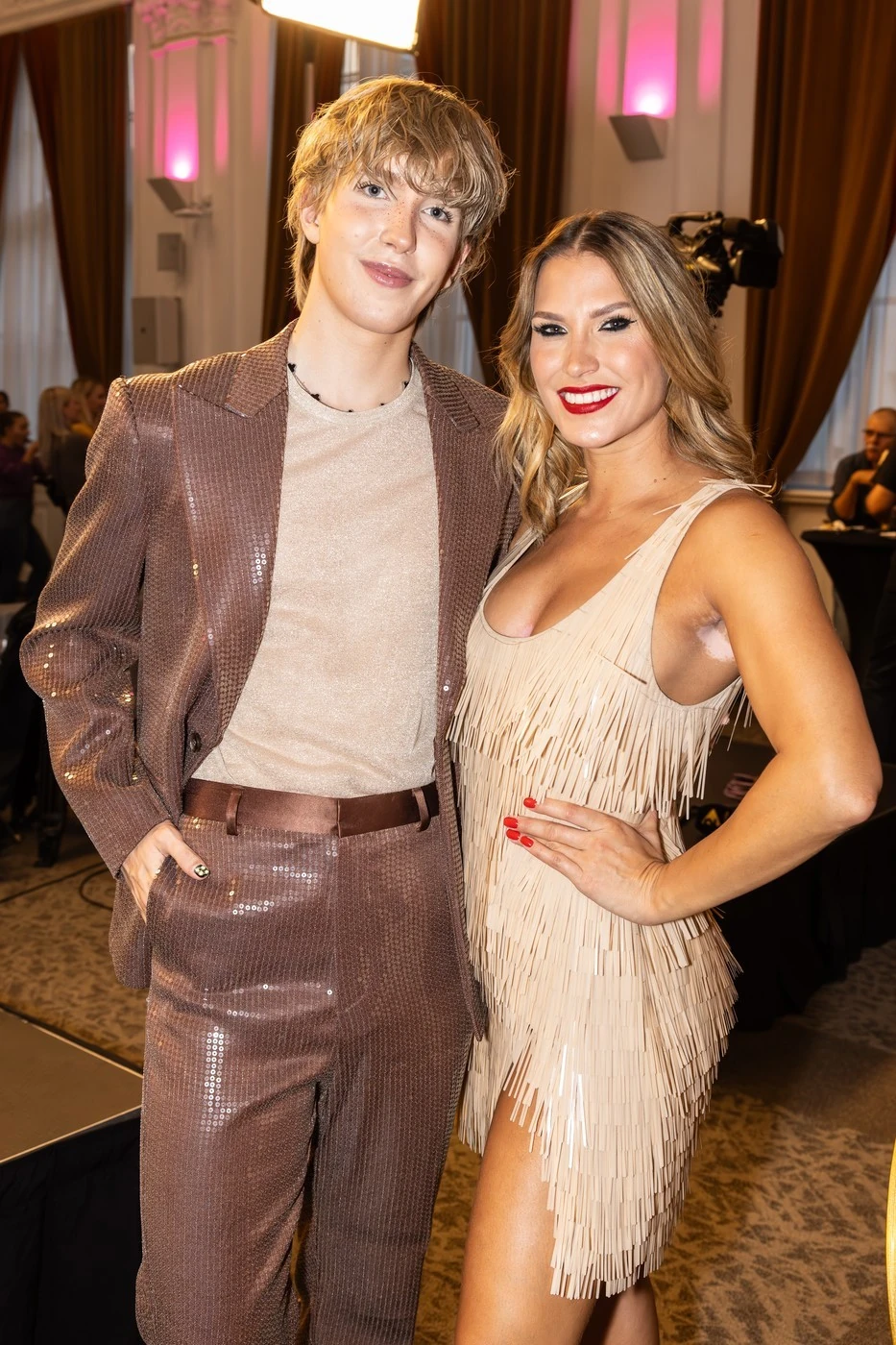 WhisperTon a Dancing With The Stars sajtótájékoztatóján is viselte a nyakláncot (Tóth Katicával pózolt a Story kamerája előtt) Fotó: Trenka Attila