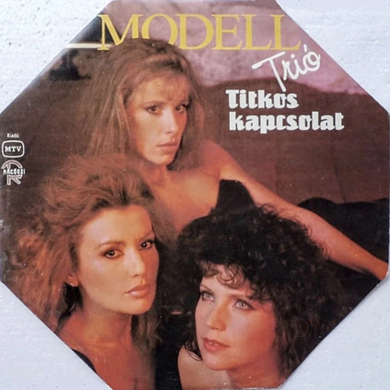 A Modell Trió nevű formációt Halász Ilona, Sütő Enikő és Liener Márta alkotta