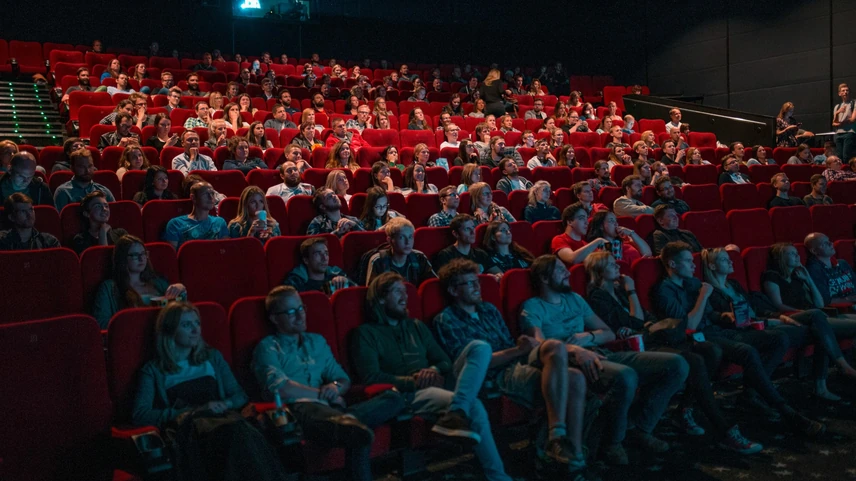 A hazai közönség kifejezetten „címvezéreltnek” tűnik: egy ismert karakter, franchise, könyv vagy korábbi siker nagyon sokat számít, és az igazán nagy „eseményfilmek” is messze kiemelkednek a mezőnyből