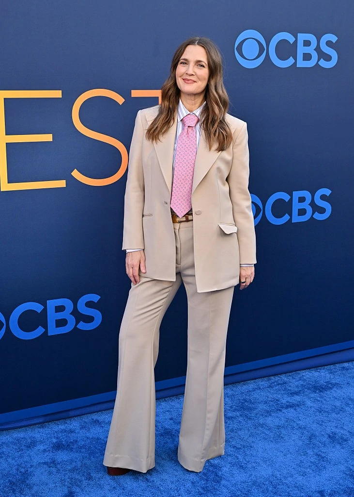 Drew Barrymore mindig takargatja a hasát (Fotó: Getty Images)