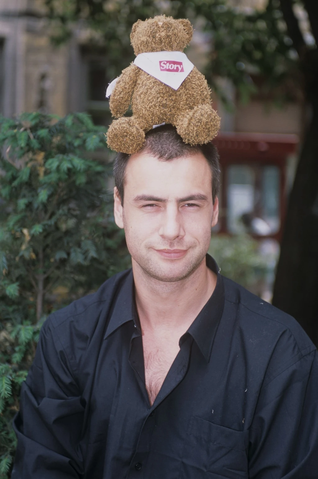 Pindroch Csaba mindig is szeretett mókázni, itt a Story kabalaállatával még 2002-ben