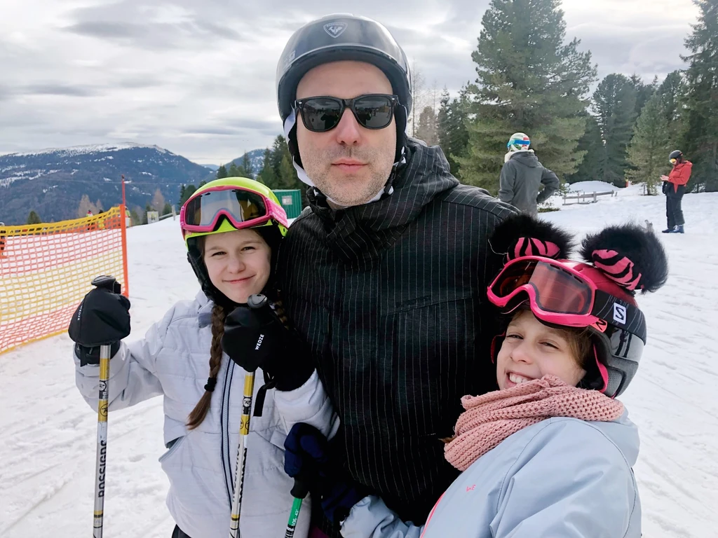 Anna inkább Orsira hasonlít, míg Sára az édesapja vonásait örökölte