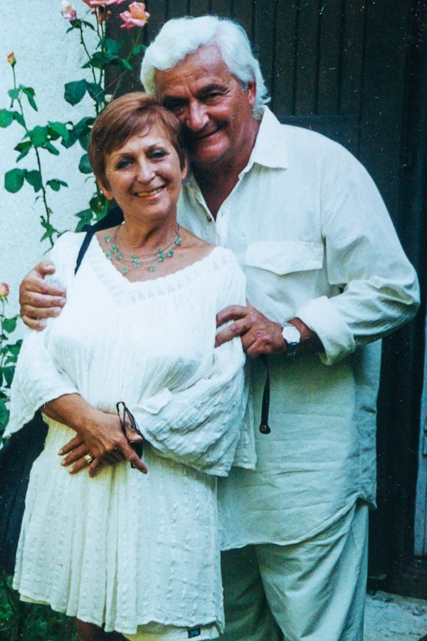 Felesége, Tóth Gabriella tanárnő volt