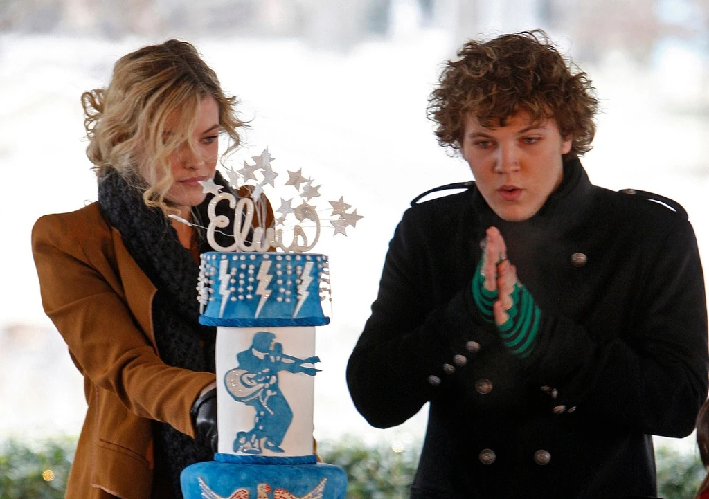 Benjamin a nővérével, Riley Keough-val
