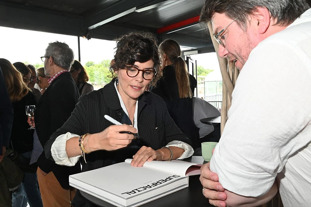 Audrey a fotóalbuma dedikálásán júniusban: mindig inkább a kultúra érdekelte, mint a csillogás