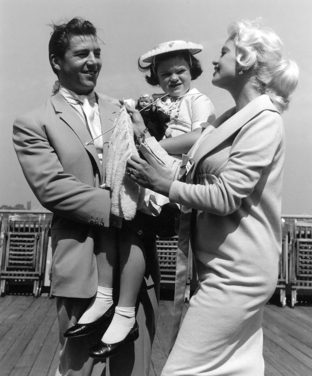 A kis Mariska szüleivel