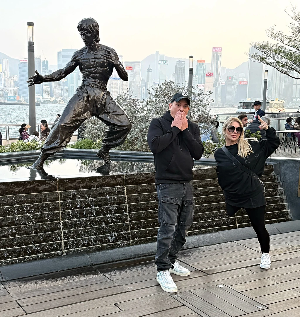 A legendás Bruce Lee szobrához is ellátogattak