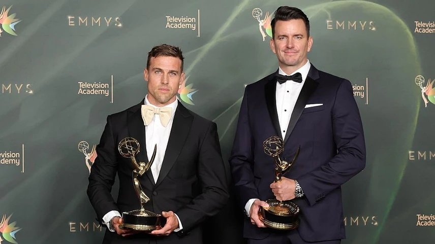 Tóth Gyula (jobbra) és kollégája, Zach Roberts a frissen megkapott Emmy-díjukkal 
