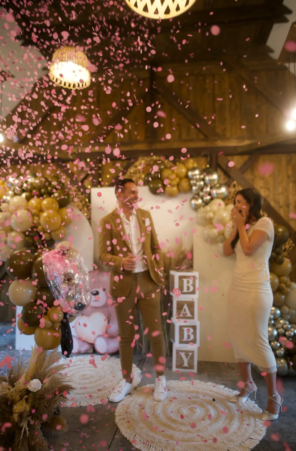 Anyukája hasában a bébi is része lesz szülei esküvőjének