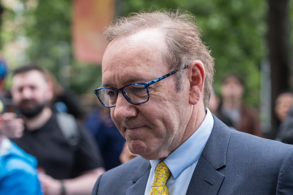 A színész az egyik perére menet. Megviselték az elmúlt évek (Fotó: Profimedia)