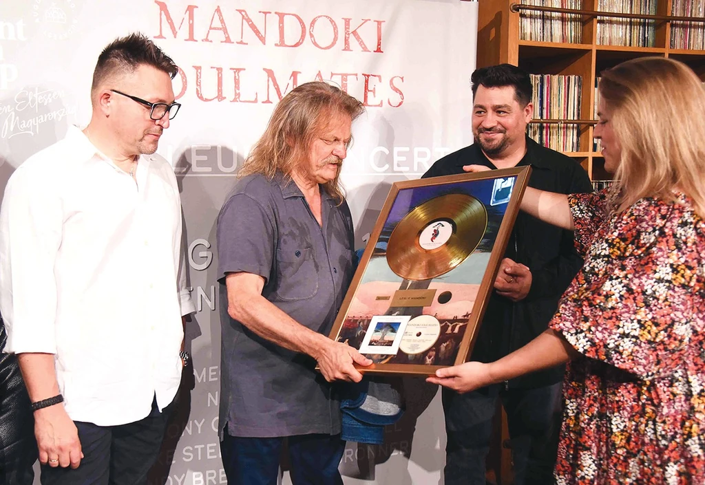 Caramellel együtt ott volt Leslie Mandoki aranylemez-átadóján (Fotó: Olajos Piroska/fotocentral.hu)