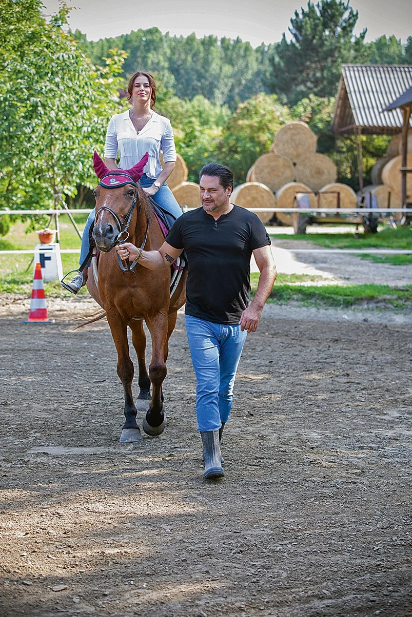 Sok közös van bennük, például a hobbijuk, a lovaglás (Fotó: Birton Szabolcs/fotocentral.hu)