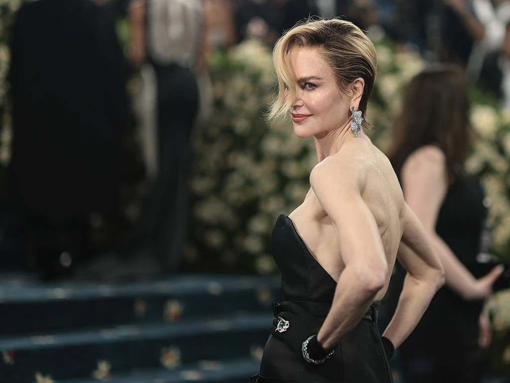 Az idei Met-gálára sem vágatta le a haját