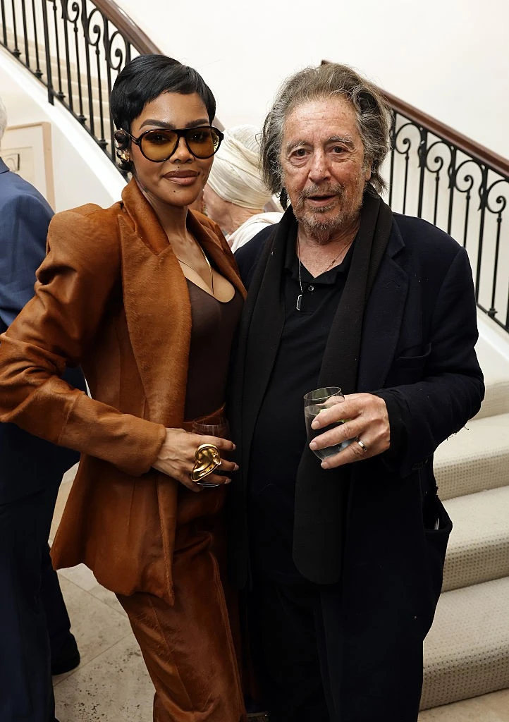 Pacino a színésznő Teyana Taylorral és a gyanús gyűrűvel