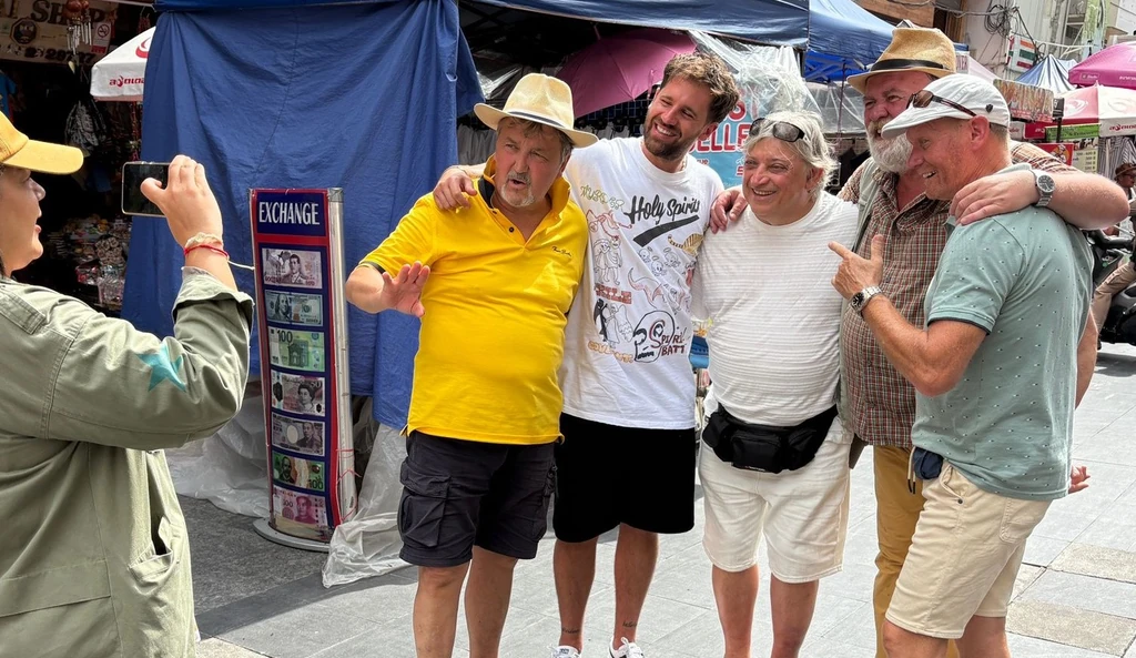 Scherer Péter, Frohner Fecó, Badár Sándor, Csuja Imre és Epres Attila Tokióban portyázik