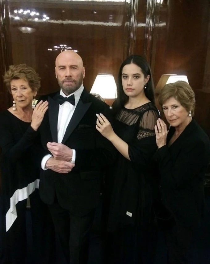 Travolta a lányával és két nővérével: balra Ellen, jobbra Margaret
