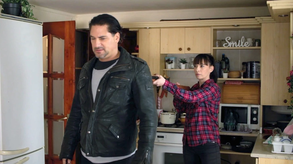 Farkasházi Réka a Keresztanyu című sorozatban Árpa Attilával (Fotó: RTL)