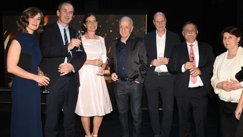 A Madách Színház színpadán: Szondi Vanda, dr. Hegedűs Csaba és felesége, Szirtes Tamás, Tanács Zoltán, Gajdos László és felesége