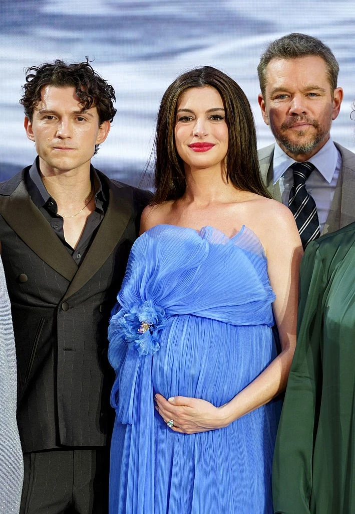 Az Odüsszeia másik főszereplője, a várandós Anne Hathaway gömbölyödő pocakját is megmutatta
