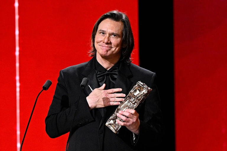 Jim Carrey feleségül vette 32 évvel fiatalabb szerelmét