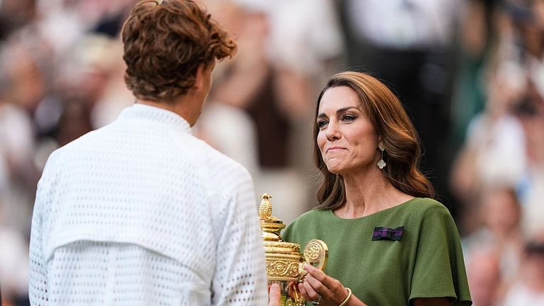 Fotókon a wimbledoni sztárparádé: a perzselő hőségben izzadtak a hírességek Katalin hercegnétől Jennifer Lopezig