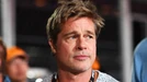 Rikító narancssárga hajjal sokkol Brad Pitt fia, aki döbbenetesen hasonlít az apjára  