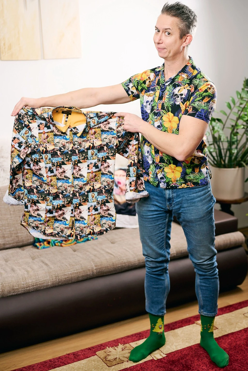 „Nem tudom, mennyire látszik, ezen Van Gogh van. Mindenféle ingem van…”