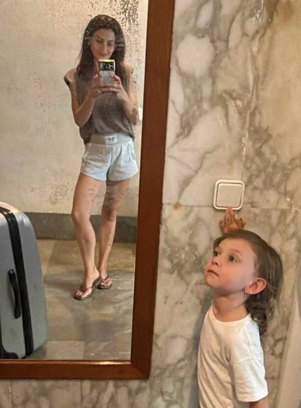 Hilaria Baldwin megszállott szelfikészítő 