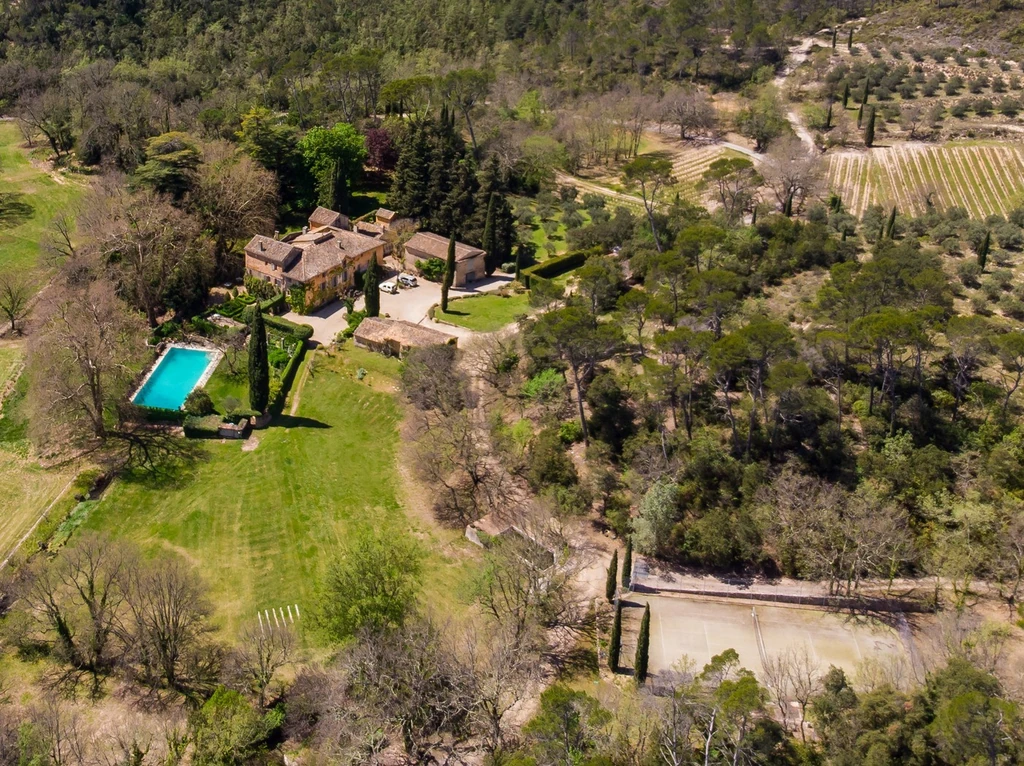 George és Amal birtoka, a Domaine de Canadel Brignoles-ban, most tűzvész fenygeti a gyönyörű tájat 
