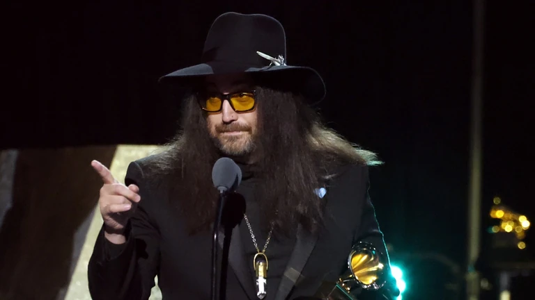 Megrendítő módon üzent újszülött babájának John Lennon fia
