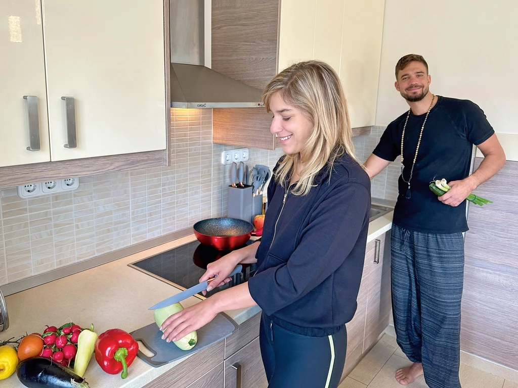 Nemrég összeköltöztek