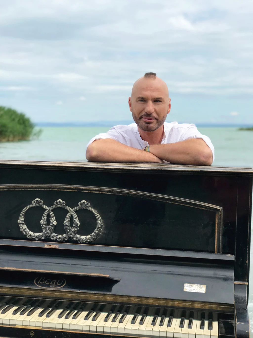 Sok új dallal várja a közönségét