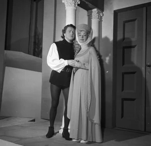 A Fővárosi Operettszínhában Oszvald Gyulával a Boccaccio című operettben