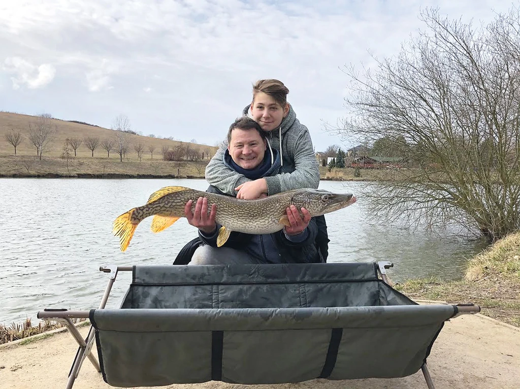 Sokat van együtt előző házasságából született fiával, ­Viktorral is (Fotó: Story-Best Magán/fotocentral.hu)