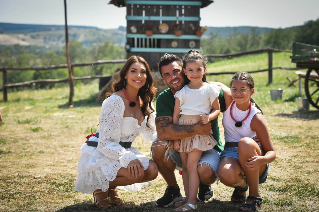 Young G Béci, a felesége, Mészáros Norina, közös kislányuk, Rebeka, és a rapper korábbi kapcsolatából született lánya, Napsugár