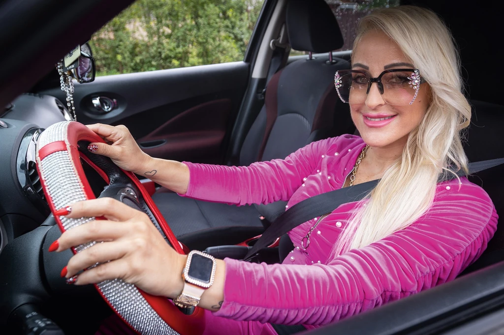 A kormányhuzat is messzire csillog