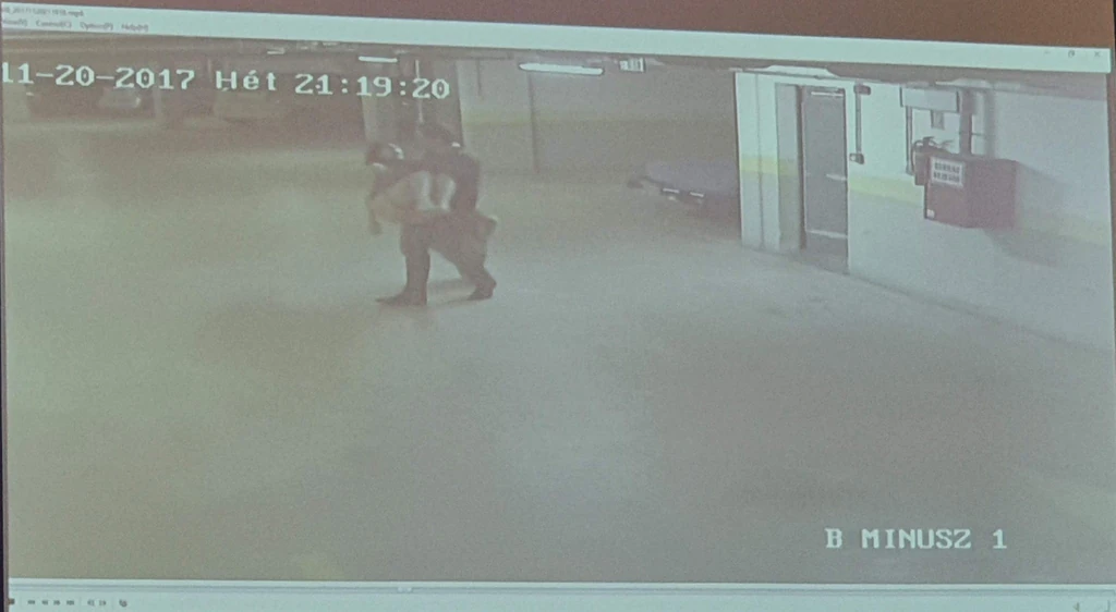 Így vitte B. László VV Fannit az eltűnése napján. A bírósági tárgyaláson levetítették a Fanni lakóházának mélygarázsban rögzített videót (Fotó: Archív)