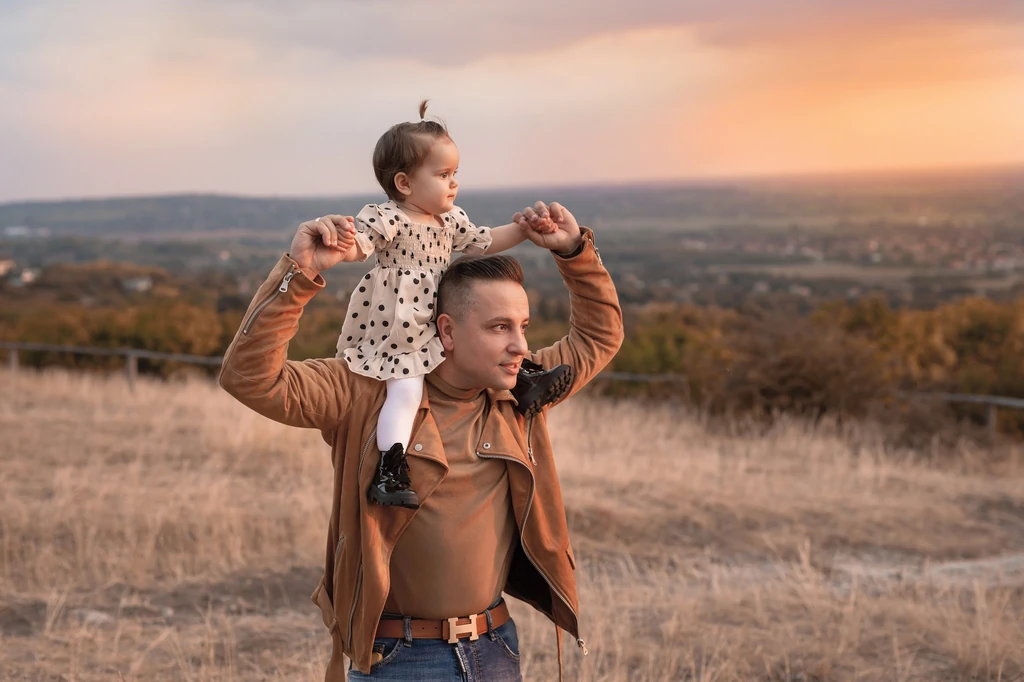Junior imádja a kis Lilit, aki nagyon hasonlít rá (Fotó: Smagpictures)