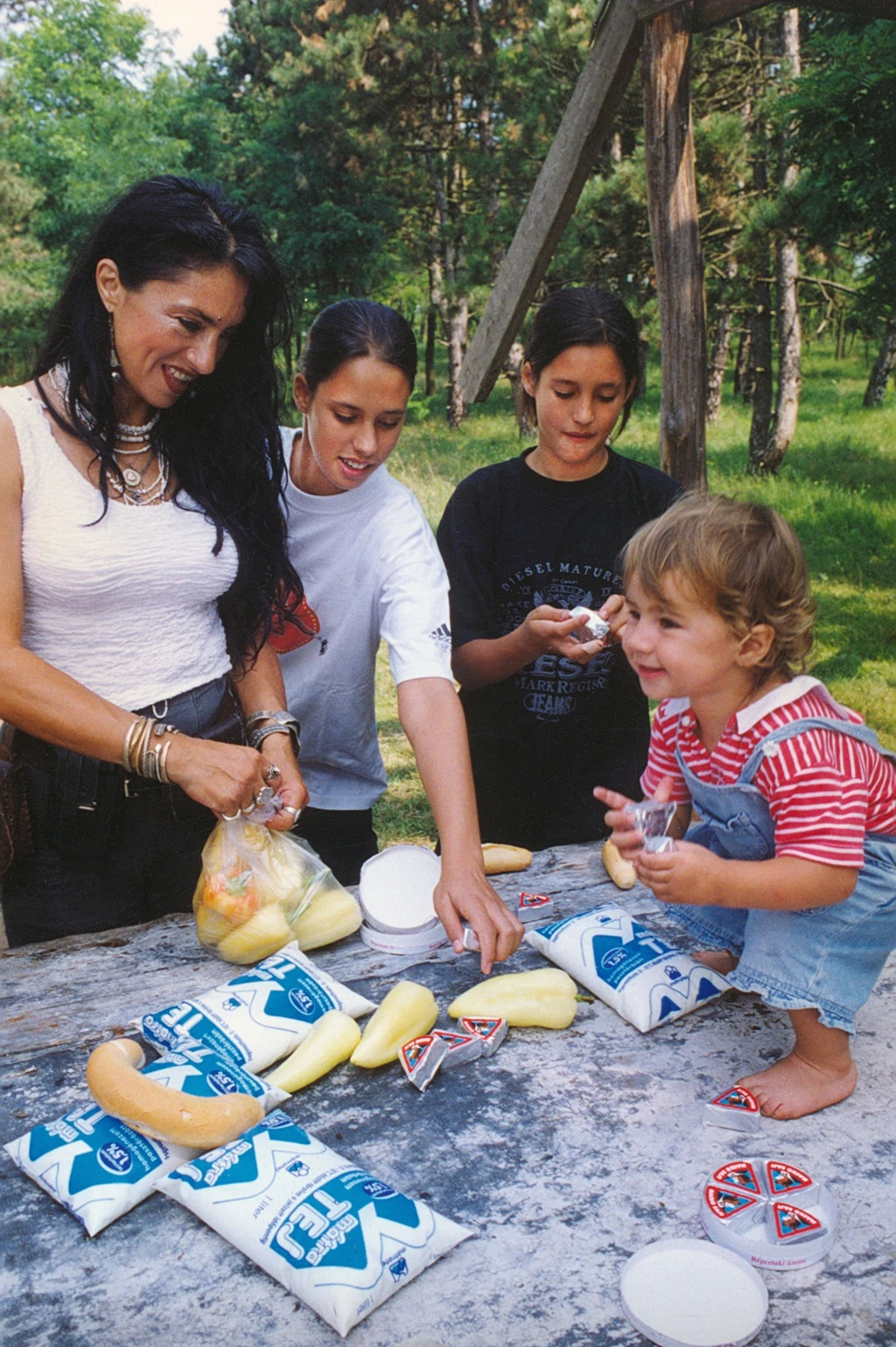 Három lánya, Nóra, Anna és Elektra (Fotó: Meglepetés Archívum/forocentral.hu)
