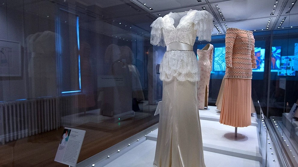 A néhai hercegné ruháit a Kensington-palotában állították ki (Fotó: Getty Images)