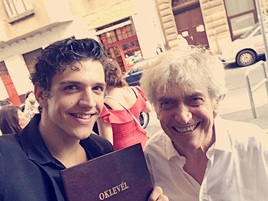 Édesapjával, Medveczky Ádámmal (Fotó: Archív)