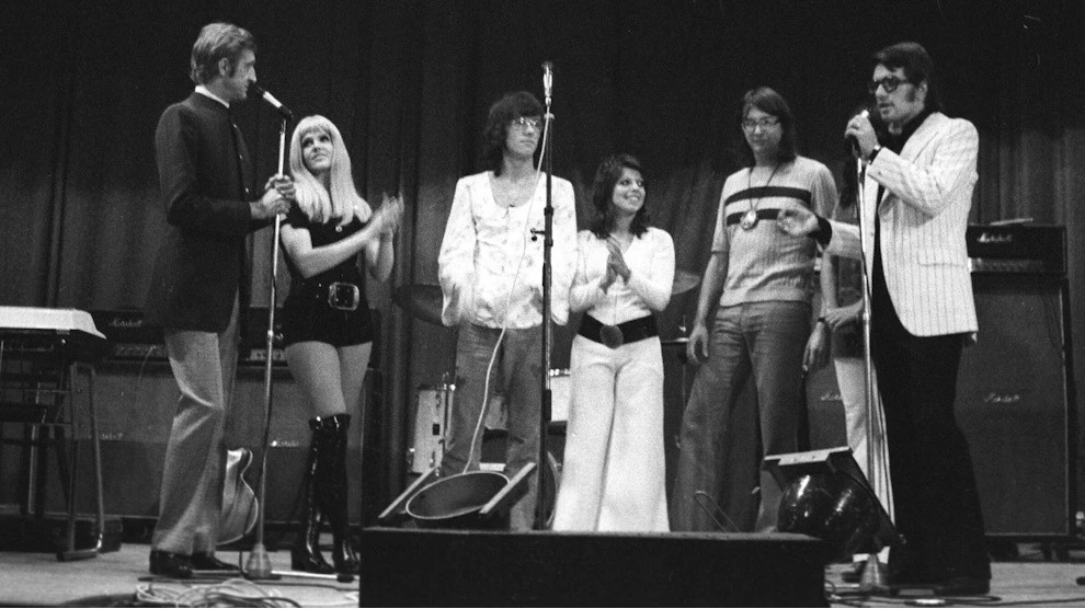 Egy fellépésen többek között Delhusa Gjonnal, Bódy Magdival és Payer András.sal (Fotó: Fortepan/Erky-Nagy Tibor)
