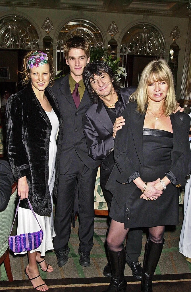 Középen Jesse az apjával, boldogabb időkben (Fotó: Getty Images)